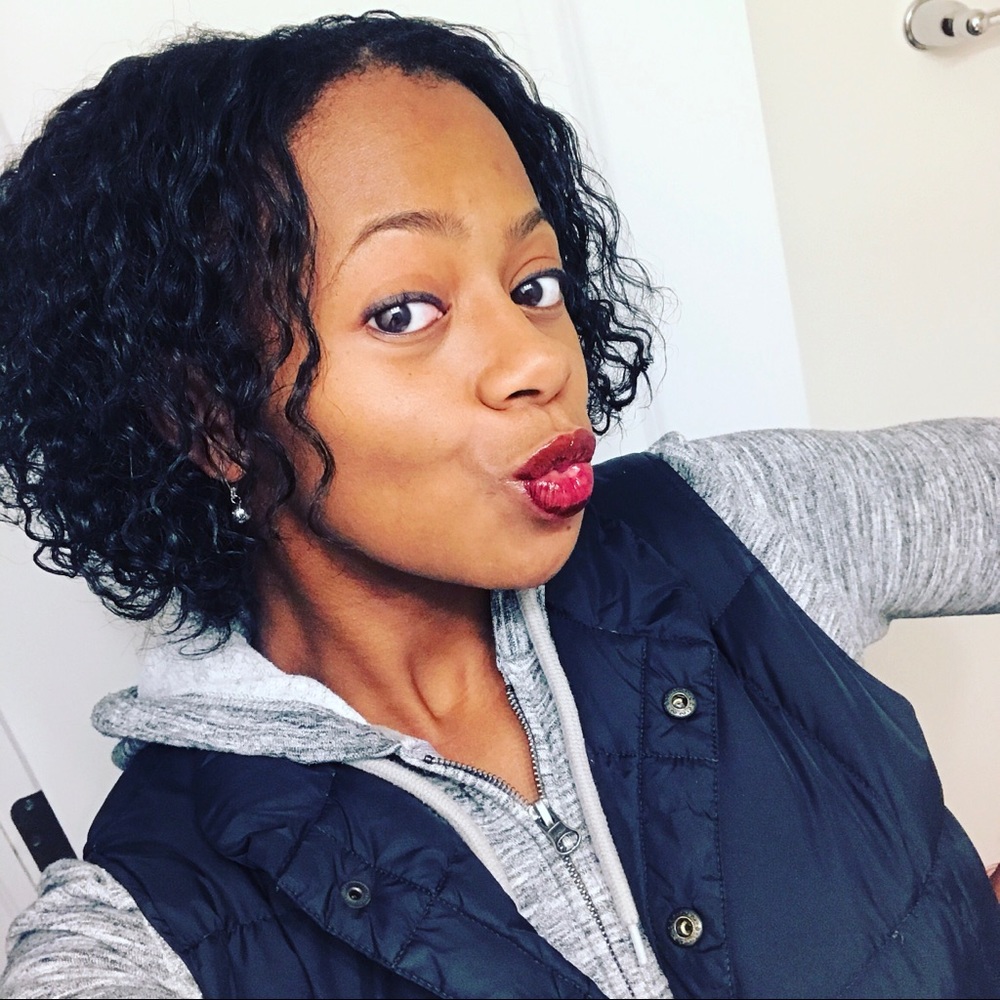 Meet your Posher, Azia - Picture 1 of 1